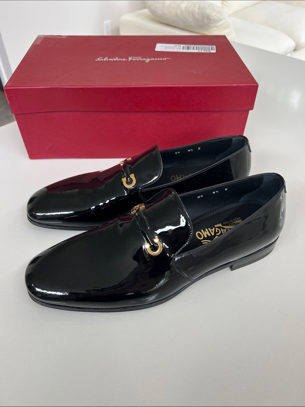 Salvatore Ferragamo lyon black patent leather loafer w/ gold tone hardware 8.5 E